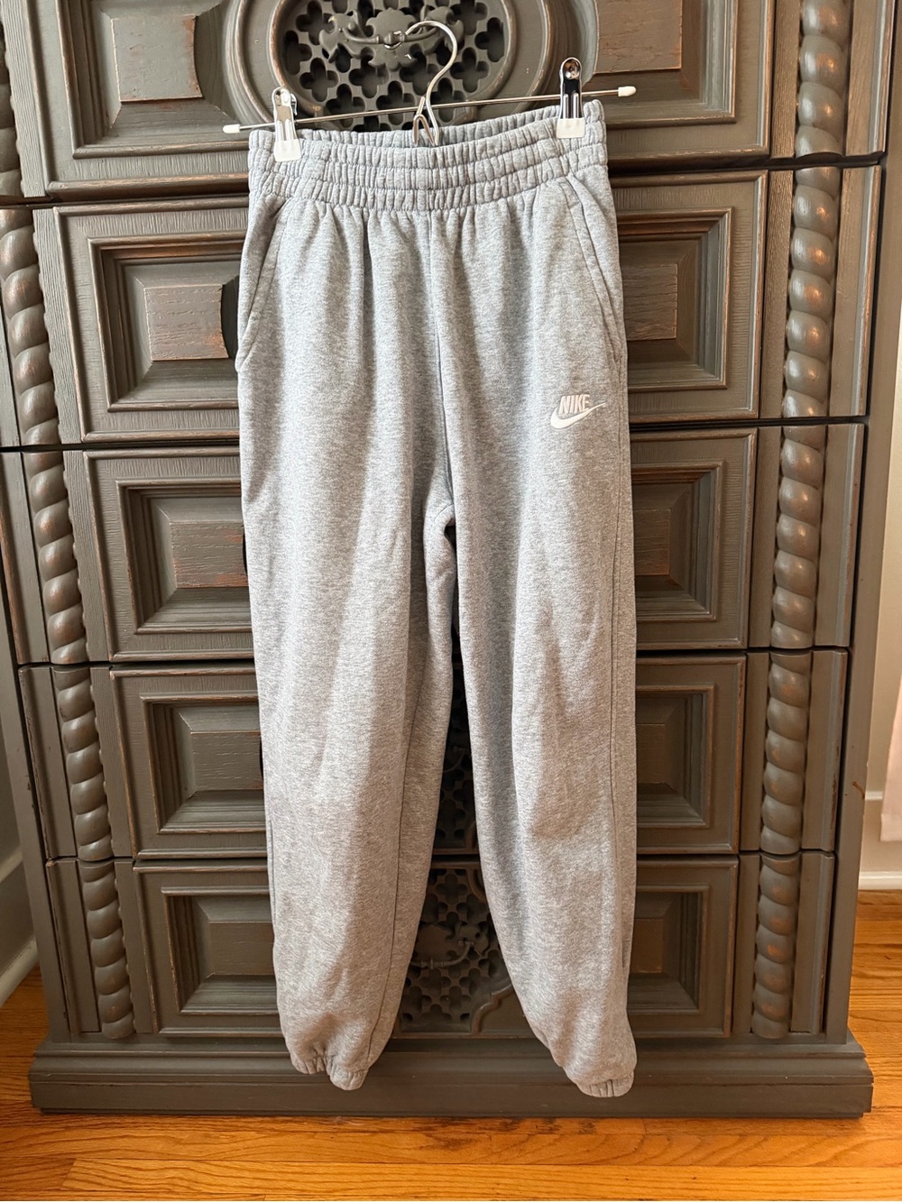Nike Gray Kids Jogger sweats with White Logo and pockets  - sz medium